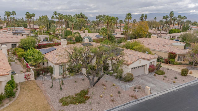 64 Laken Lane, Palm Desert CA: https://media.crmls.org/mediaz/8738f4bc-76da-4c10-b4c0-898641325fb9.jpg
