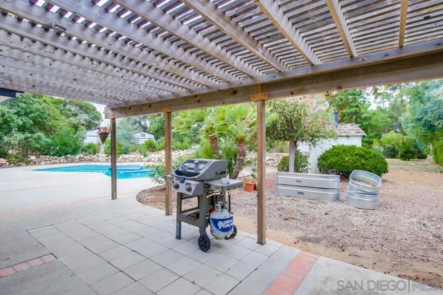 16820 Orchard Bend Rd, Poway CA: https://media.crmls.org/mediaz/873965dc-54bc-42df-b2d6-f7aebaad70ab.jpg