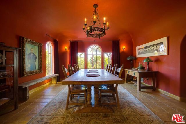 4778 Cromwell Avenue, Los Angeles CA: https://media.crmls.org/mediaz/873993fa-96c2-4334-9337-b16046167c05.jpg