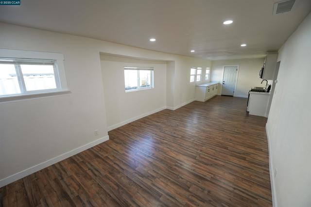 1360 99th ave, Oakland CA: https://media.crmls.org/mediaz/8739bdae-f253-4e4b-8200-d93c8a8fea77.jpg