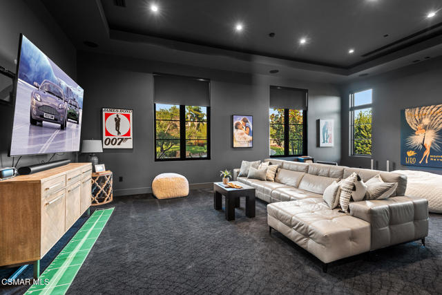 2111 High Knoll Circle, Thousand Oaks CA: https://media.crmls.org/mediaz/8739e971-34a9-483c-914e-2fadc1774028.jpg