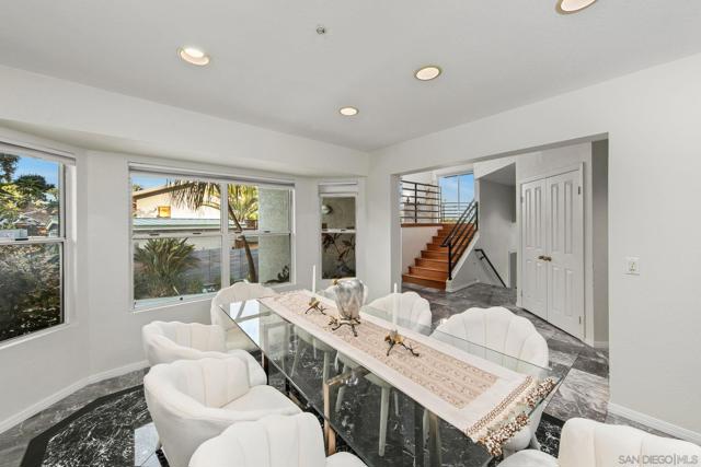10164 Vivera Dr, La Mesa CA: https://media.crmls.org/mediaz/873a6196-2cb3-4f80-a760-175b1ded6791.jpg