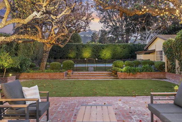 2315 Avenida De La Playa, La Jolla CA: https://media.crmls.org/mediaz/873aeab1-b276-42a2-aac7-6043acc9f4f5.jpg