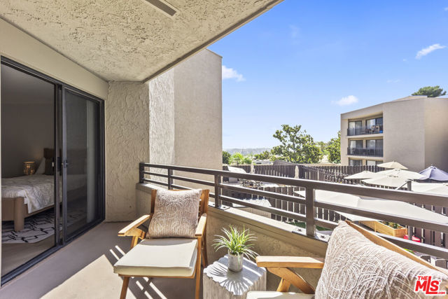 4589 Via Marisol, Los Angeles CA: https://media.crmls.org/mediaz/873b0d4e-68cf-4978-ba82-111b5eeb6699.jpg