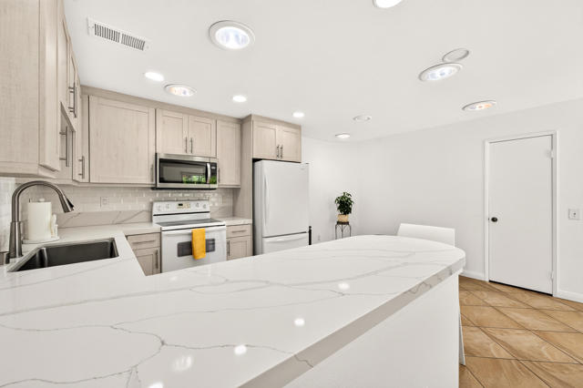 3119 Sunflower Loop N, Palm Springs, CA 92262