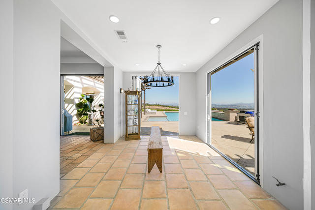 1451 E La Loma Avenue, Somis CA: https://media.crmls.org/mediaz/873bf3e3-68db-47ae-bbbf-75615d0ddbb2.jpg