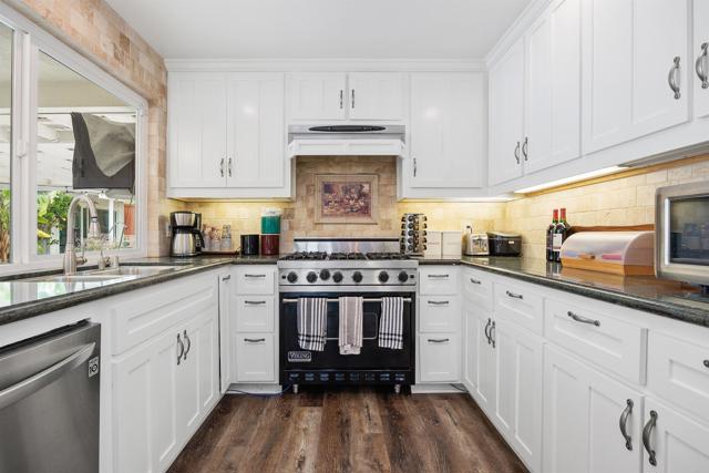 3984 Scott Dr., Carlsbad CA: https://media.crmls.org/mediaz/873c8a39-6b88-487b-86a3-22da4b0f18c5.jpg
