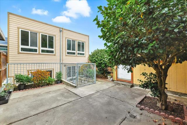 430 Hamilton Street, San Francisco CA: https://media.crmls.org/mediaz/873c8e4f-c52e-4e37-a269-1360c96c2545.jpg