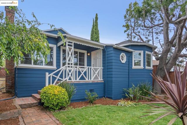 4006 Lincoln Ave, Oakland CA: https://media.crmls.org/mediaz/873c9c54-6cb6-4c6c-bf8a-937001907914.jpg