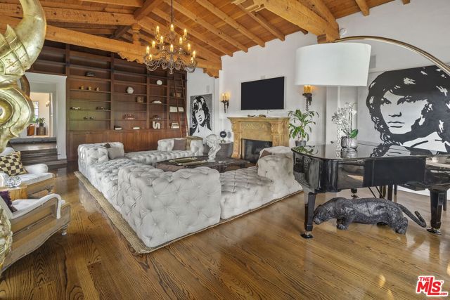 3527 Wonder View Drive, Los Angeles CA: https://media.crmls.org/mediaz/873cb4d3-2026-44c5-adfb-5880a1b6542e.jpg