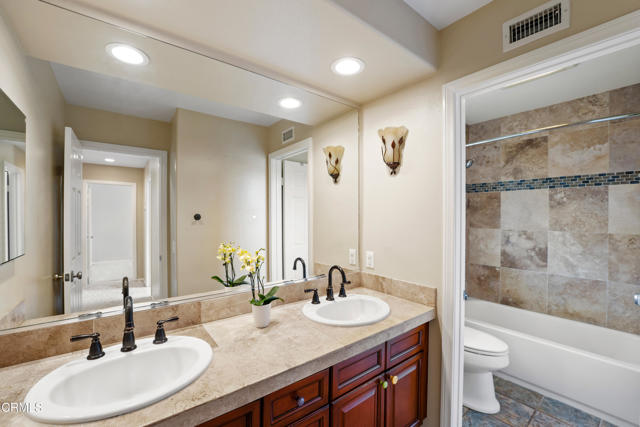 1365 La Culebra Circle, Camarillo CA: https://media.crmls.org/mediaz/873cba70-e72c-4d18-836d-de1af826edd9.jpg