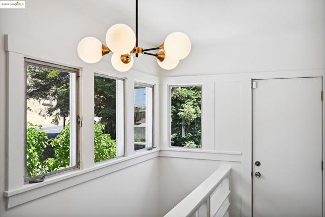 3316 Coolidge Ave, Oakland CA: https://media.crmls.org/mediaz/873cd2ac-9893-40c6-a4d0-a51d896faaea.jpg