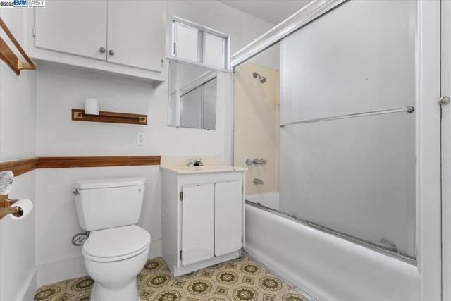 2255 Lincoln Ave., Alameda CA: https://media.crmls.org/mediaz/873ce285-e438-4ba0-ac41-bcb175c52242.jpg