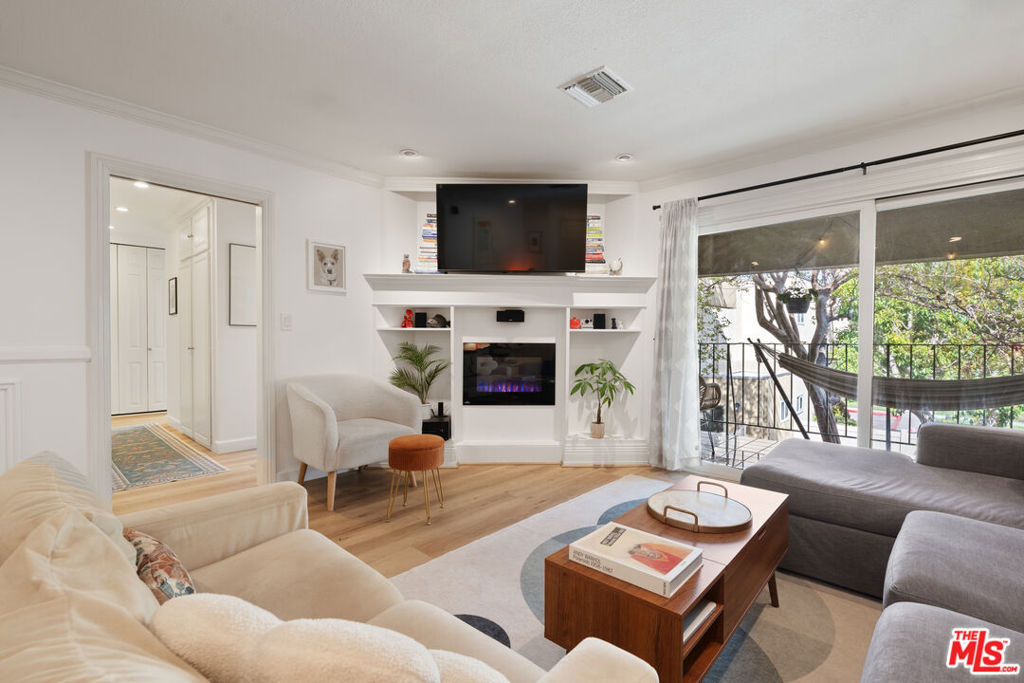11138 Aqua Vista Street #63