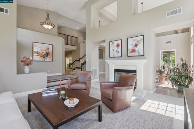 132 Victoria Pl, Danville CA: https://media.crmls.org/mediaz/873e8919-3f49-4c9a-ab83-38293674abdb.jpg