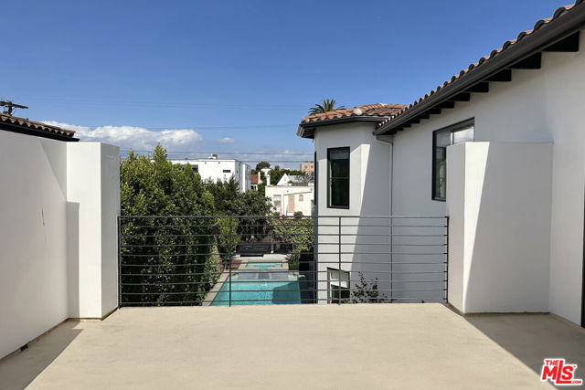 530 N Alta Vista Boulevard, Los Angeles CA: https://media.crmls.org/mediaz/873f1d09-a7db-47f4-95cb-3ee7c0084f9a.jpg