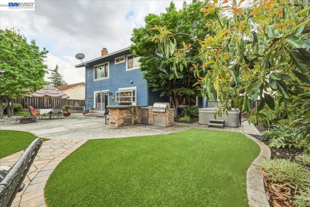 466 Crystalline Dr, Fremont CA: https://media.crmls.org/mediaz/873f2bbd-9ca7-487d-94e2-ca3441e274b4.jpg