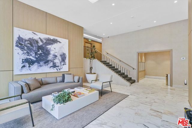 999 N Doheny Drive, West Hollywood CA: https://media.crmls.org/mediaz/873f627e-38d7-4a9d-a1d4-510632a71cee.jpg