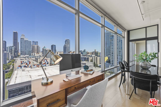 1100 S Hope Street, Los Angeles CA: https://media.crmls.org/mediaz/874046bc-ec45-4b3b-a5e0-271a955a0528.jpg