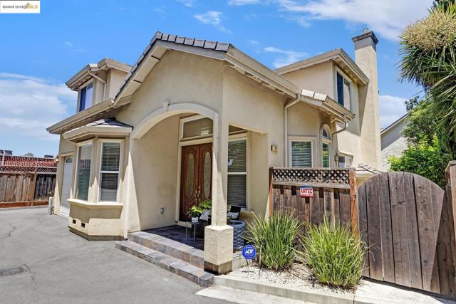 35 Amherst Ct, Menlo Park CA: https://media.crmls.org/mediaz/8740508b-c398-40df-a2a4-6fdeccf6ea6d.jpg