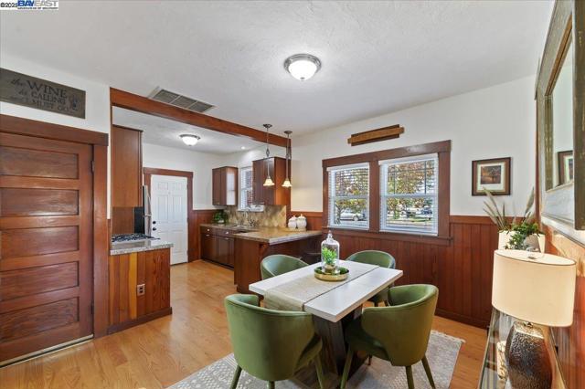 905 S Livermore Ave, Livermore CA: https://media.crmls.org/mediaz/8740b8b2-6b70-4bed-9e5d-187258e4cbb5.jpg