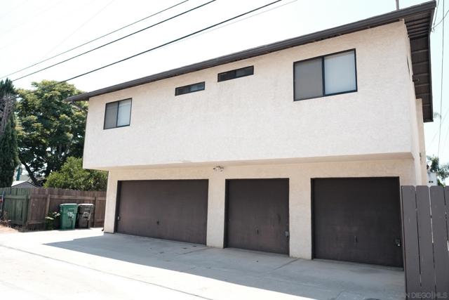 4757 Kensington Dr, San Diego CA: https://media.crmls.org/mediaz/8740badb-89e1-4baf-92e0-d52fe231c4e6.jpg