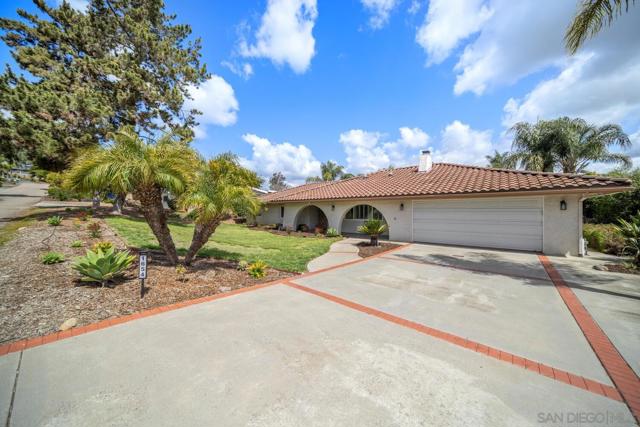1654 Palomino Ln, Escondido CA: https://media.crmls.org/mediaz/87422e2b-304d-431b-b6b4-9b3e7992f5e0.jpg