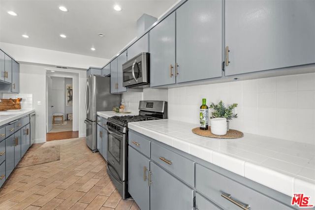 853 S Le Doux Road, Los Angeles CA: https://media.crmls.org/mediaz/8742c59b-e832-4ed8-9d9d-7b0e6acfee50.jpg