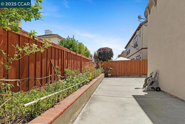 34102 Zaner Way, Union City CA: https://media.crmls.org/mediaz/87434b5a-5f7e-4cc8-a562-7e91f0aa8f18.jpg