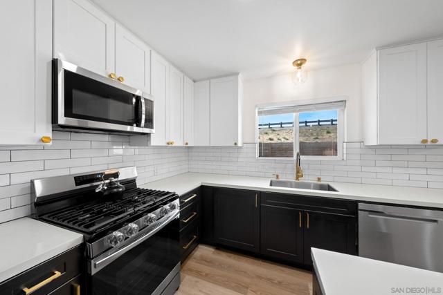 12244 Lakeshore Drive, Lakeside CA: https://media.crmls.org/mediaz/8743ee2b-777f-423a-ac5a-85f7a2cead33.jpg