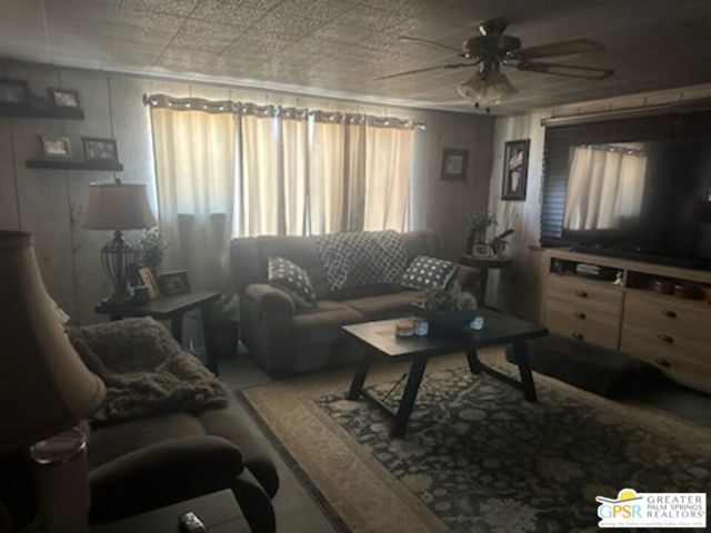 31750 Selmadolph Street, Lucerne Valley CA: https://media.crmls.org/mediaz/874432aa-8ac4-4fa3-958f-501e1993952e.jpg