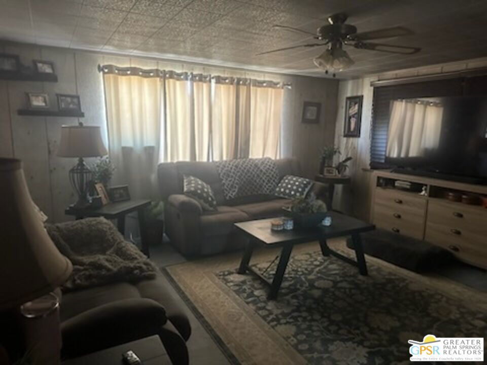 https://media.crmls.org/mediaz/874432aa-8ac4-4fa3-958f-501e1993952e.jpg?preset=X-Large