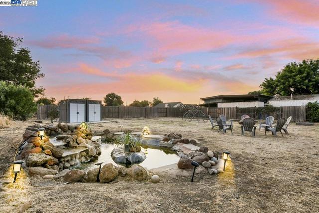 1941 Eden Plains Rd, Brentwood CA: https://media.crmls.org/mediaz/87443fc6-d0ad-4c17-b6e8-db4632c7def8.jpg