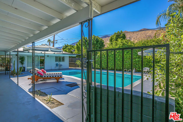 459 E Avenida Olancha, Palm Springs CA: https://media.crmls.org/mediaz/8744dc1a-0e56-466c-9856-498a4ac58497.jpg