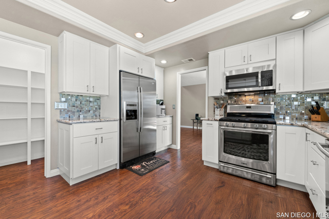 24231 Robledo, Mission Viejo CA: https://media.crmls.org/mediaz/8745cc54-172a-4a50-ba46-6e387b468e77.jpg