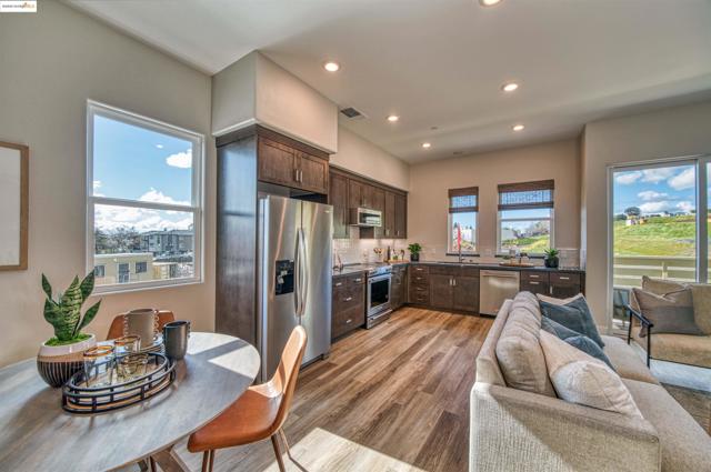 28971 Parkwood Lane, Hayward CA: https://media.crmls.org/mediaz/8745cd8e-dd46-4067-8928-453d46cd115c.jpg