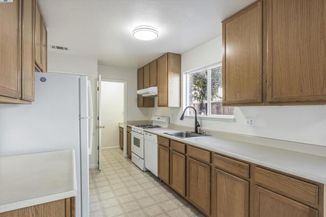 Image 8 of 34 For 20363 Royal Ave