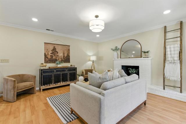 2188 Yorkshire Way, Mountain View CA: https://media.crmls.org/mediaz/8747a7bf-9b2b-467f-970e-04bd7610f0e1.jpg
