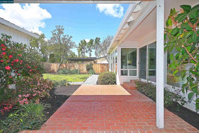 383 Caravelle Dr, Walnut Creek CA: https://media.crmls.org/mediaz/8747f917-3317-4691-93c7-77092f4d6573.jpg