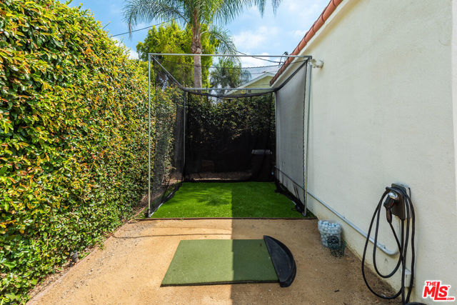 14226 Chandler Boulevard, Sherman Oaks CA: https://media.crmls.org/mediaz/8748f0cb-6e9b-4eb0-bdce-b06be1269534.jpg