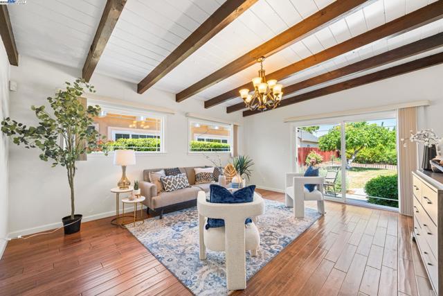 1457 Via El Monte, San Lorenzo CA: https://media.crmls.org/mediaz/87495367-6b1d-4625-8498-8f6d91876c20.jpg