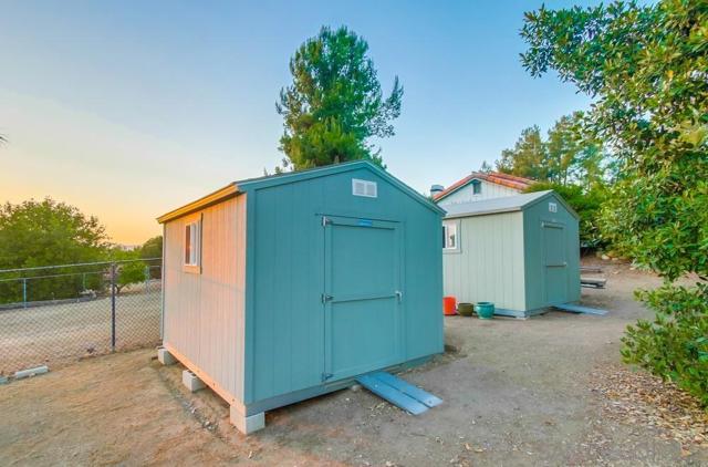 14442 Ranch Trail Drive, El Cajon CA: https://media.crmls.org/mediaz/87495a07-f962-4e2a-8fa5-d2c6b080f9e8.jpg