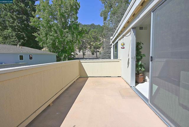 1316 Rockledge Ln, Walnut Creek CA: https://media.crmls.org/mediaz/874970a2-5734-4dc4-84e0-0a04624e0973.jpg
