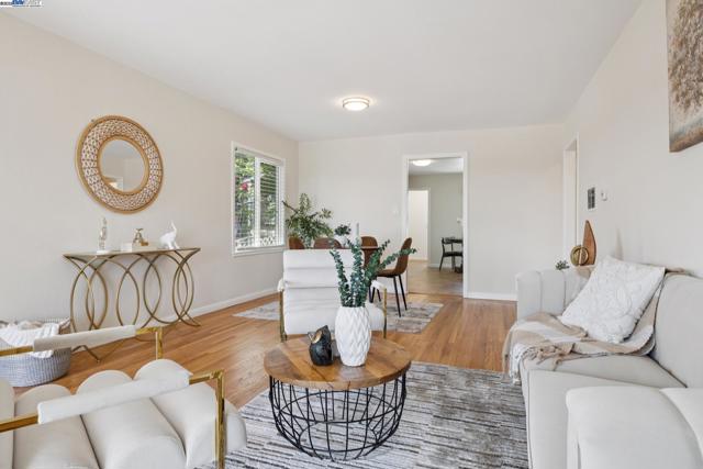 2643 99Th Ave, Oakland CA: https://media.crmls.org/mediaz/8749b2d0-519b-458e-9a4c-b34da0457447.jpg
