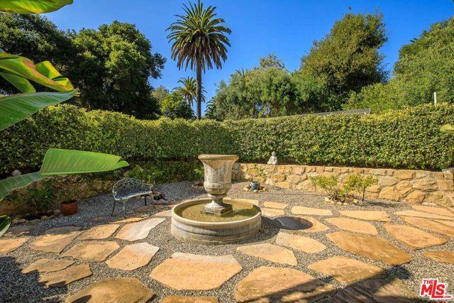 1601 Alisa Estate, Santa Barbara CA: https://media.crmls.org/mediaz/874a1870-66e1-4f15-bd48-92a29ad3bf8c.jpg
