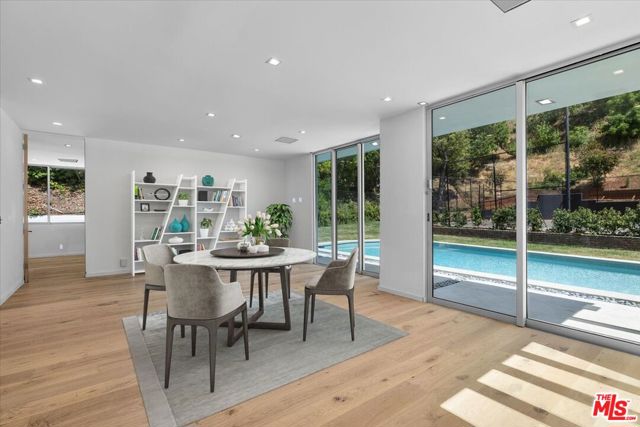 1836 Loma Vista Drive, Beverly Hills CA: https://media.crmls.org/mediaz/874a78a7-b7a8-4943-bef4-70ced111993c.jpg