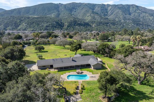 10 Ring Lane, Carmel Valley CA: https://media.crmls.org/mediaz/874a866d-6d54-424e-a5ce-a65443e9f9d7.jpg