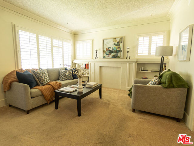 5017 5th Avenue, Los Angeles CA: https://media.crmls.org/mediaz/874aa12d-2446-468f-bce3-bcd40ebd8773.jpg