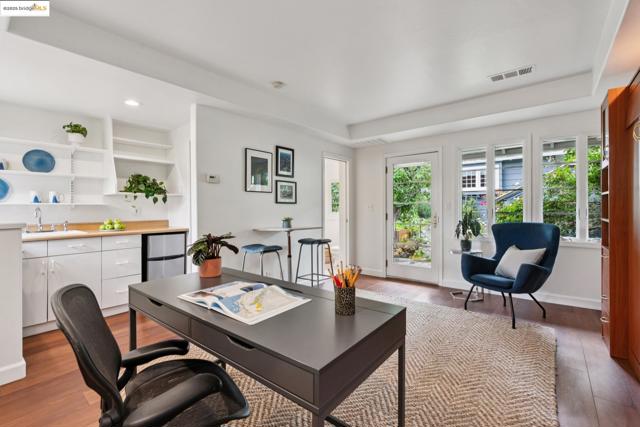 5550 Snake Road, Oakland CA: https://media.crmls.org/mediaz/874ad5d6-9629-4125-bbb4-6b8b0c3add26.jpg