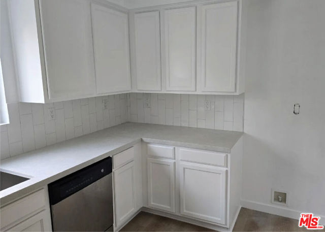 Image 10 of 11 For 670 Magnolia Avenue